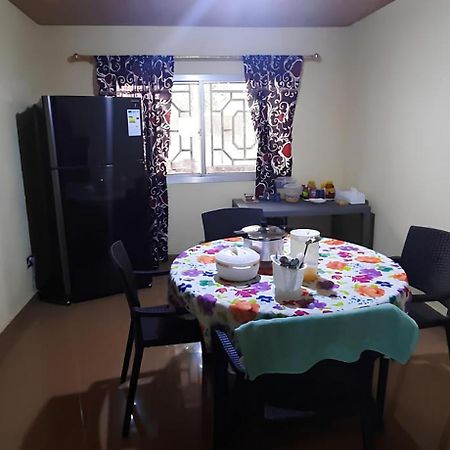 Yogi Home Stay Near Freetown Airport Екстериор снимка