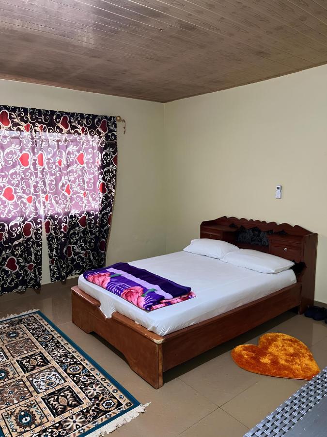 Yogi Home Stay Near Freetown Airport Екстериор снимка