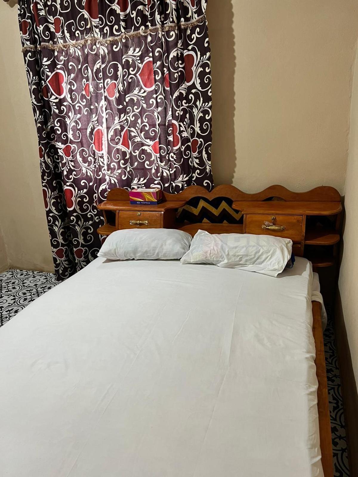 Yogi Home Stay Near Freetown Airport Екстериор снимка